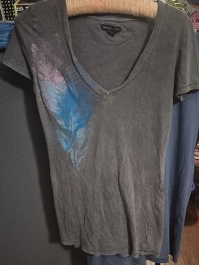 American Eagle Outfitters Gray V-Neck Tee with Blue & Pink Feather Print